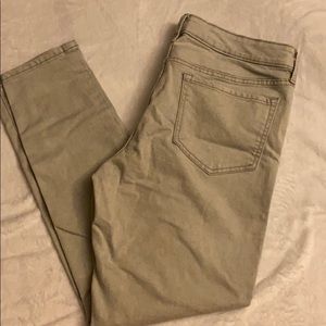 ‼️LAST CHANCE‼️ Light gray mid-rise rockstar jeans